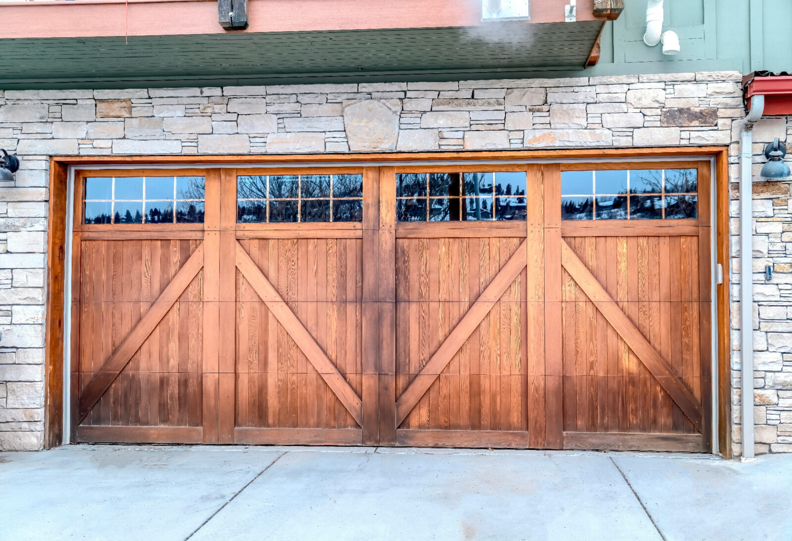 Bila mu je ugodna garažna vrata cena, zato se je odločil še za vrata